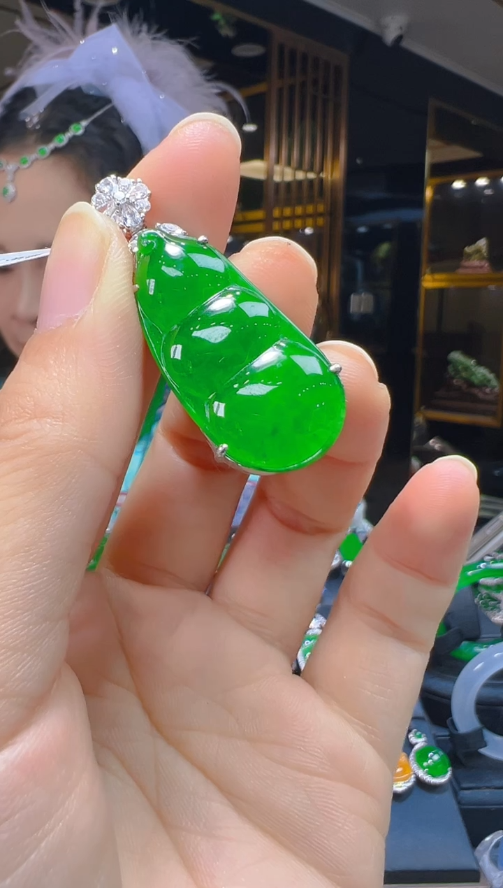 吊坠(赠链)银S925镶嵌翡翠042(多样性发货发其一)