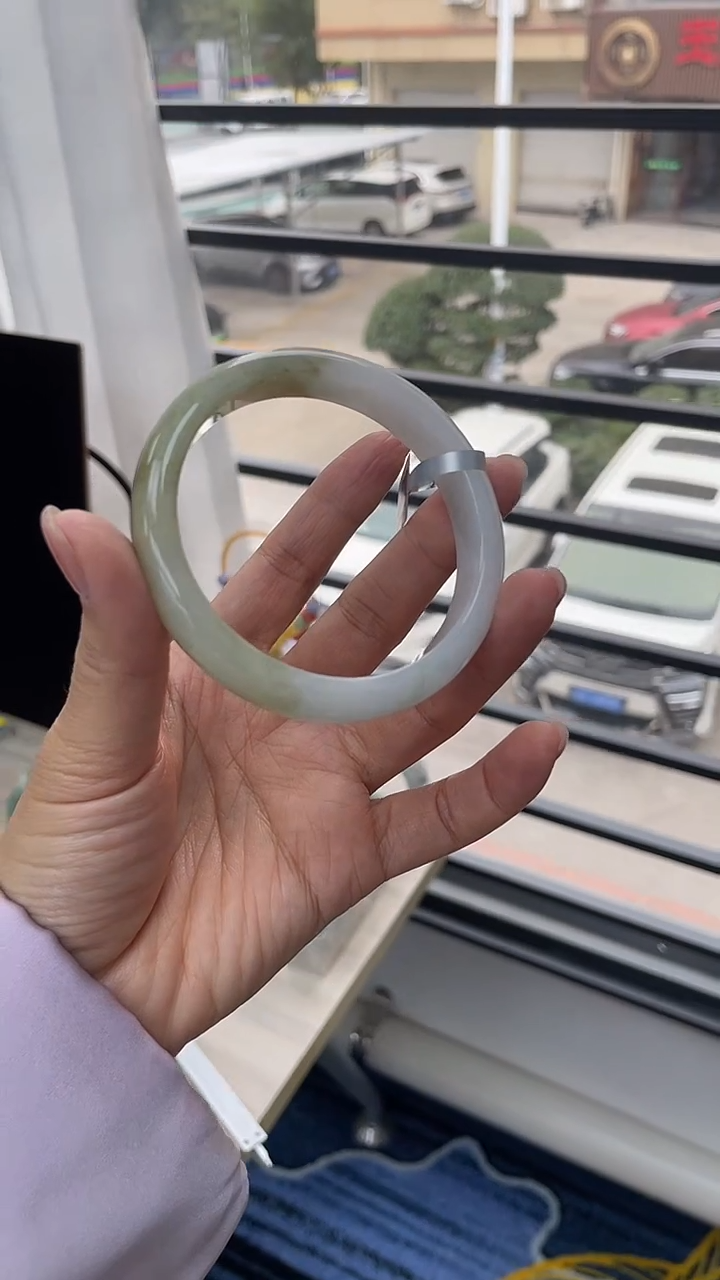 未镶嵌手镯翡翠日**后手镯