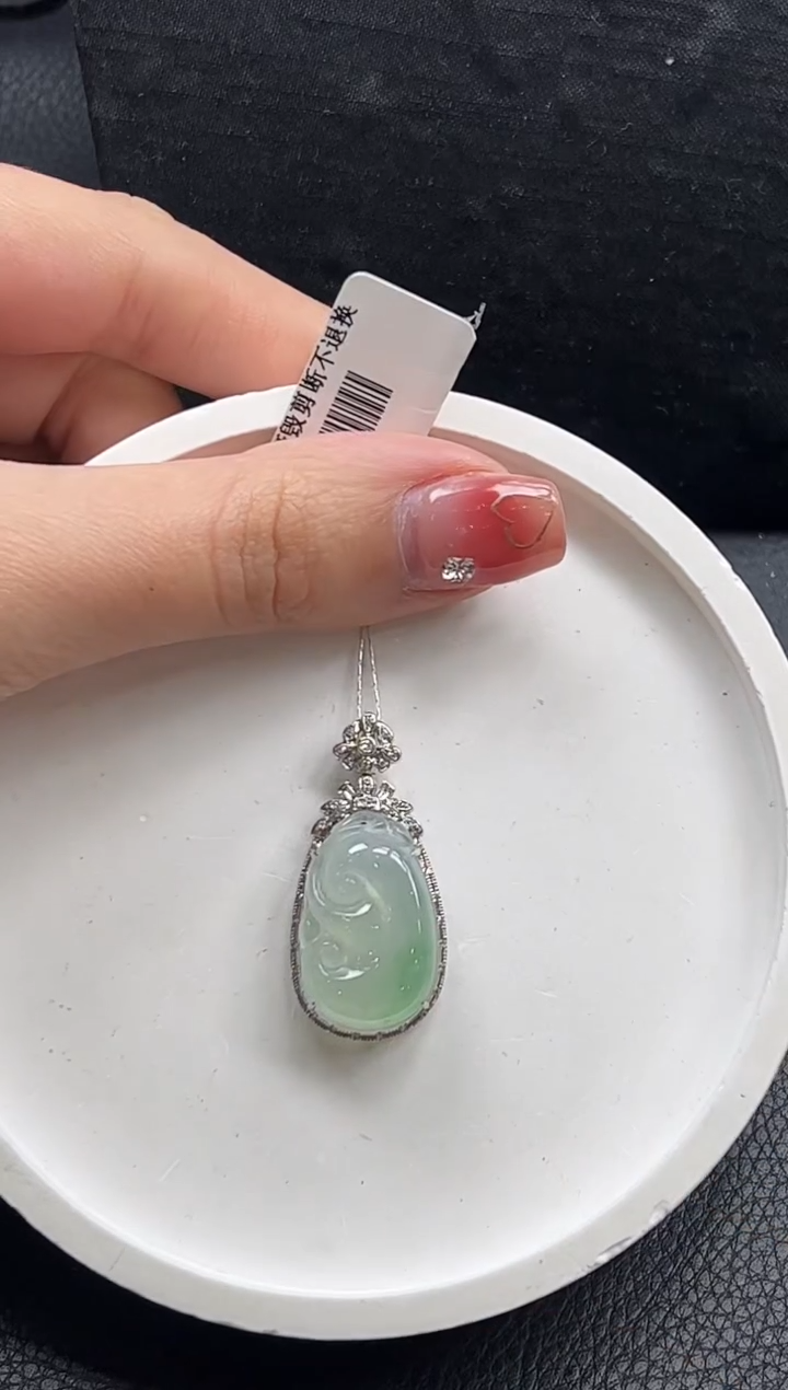 【闪购商品】翡翠颈饰18K金镶嵌如意