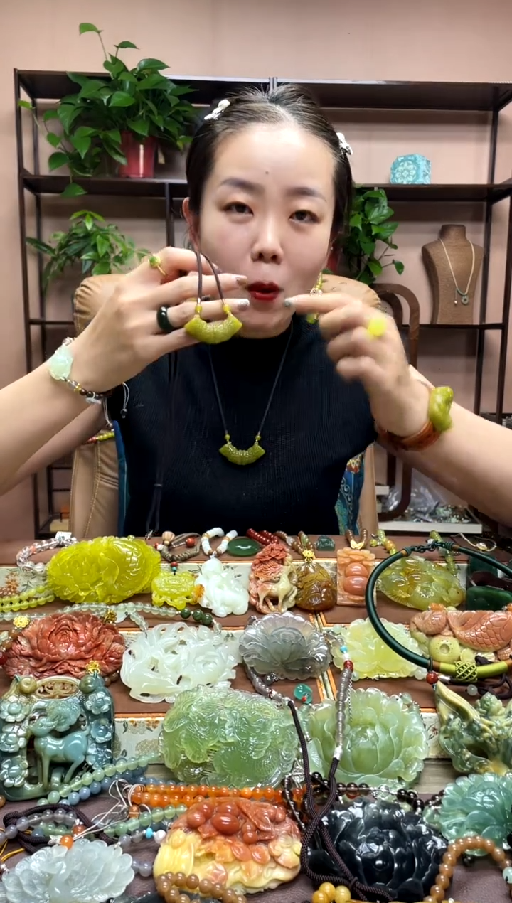 未镶嵌岫玉吊坠多样性发货发其中之一