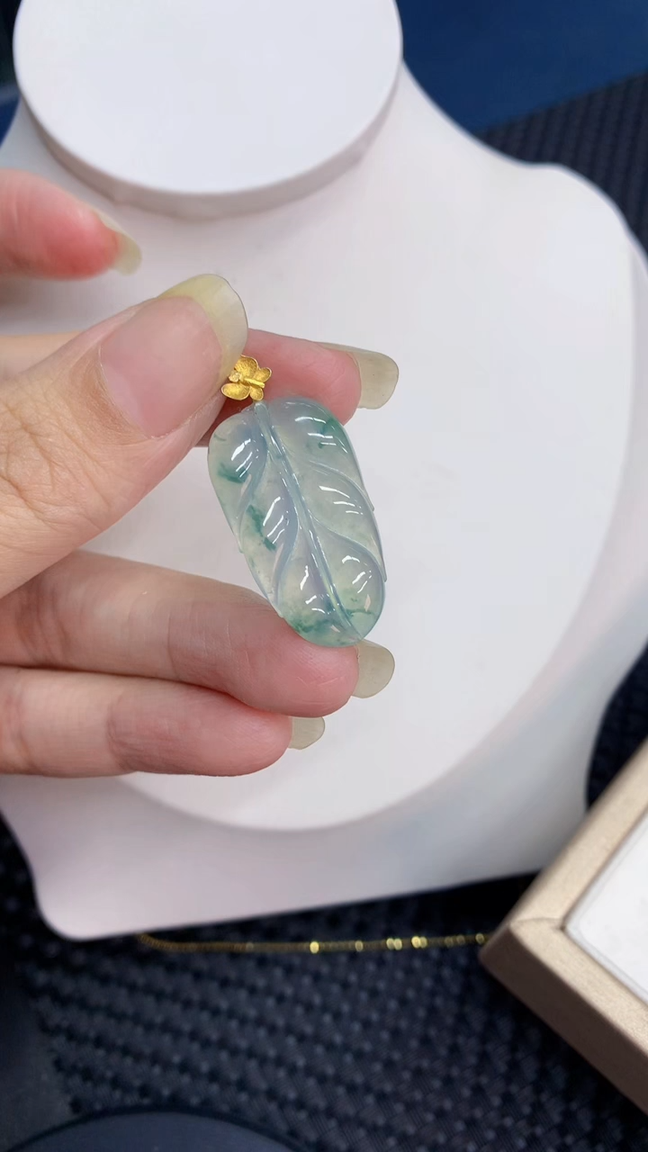 【闪购商品】翡翠颈饰18K金镶嵌            8