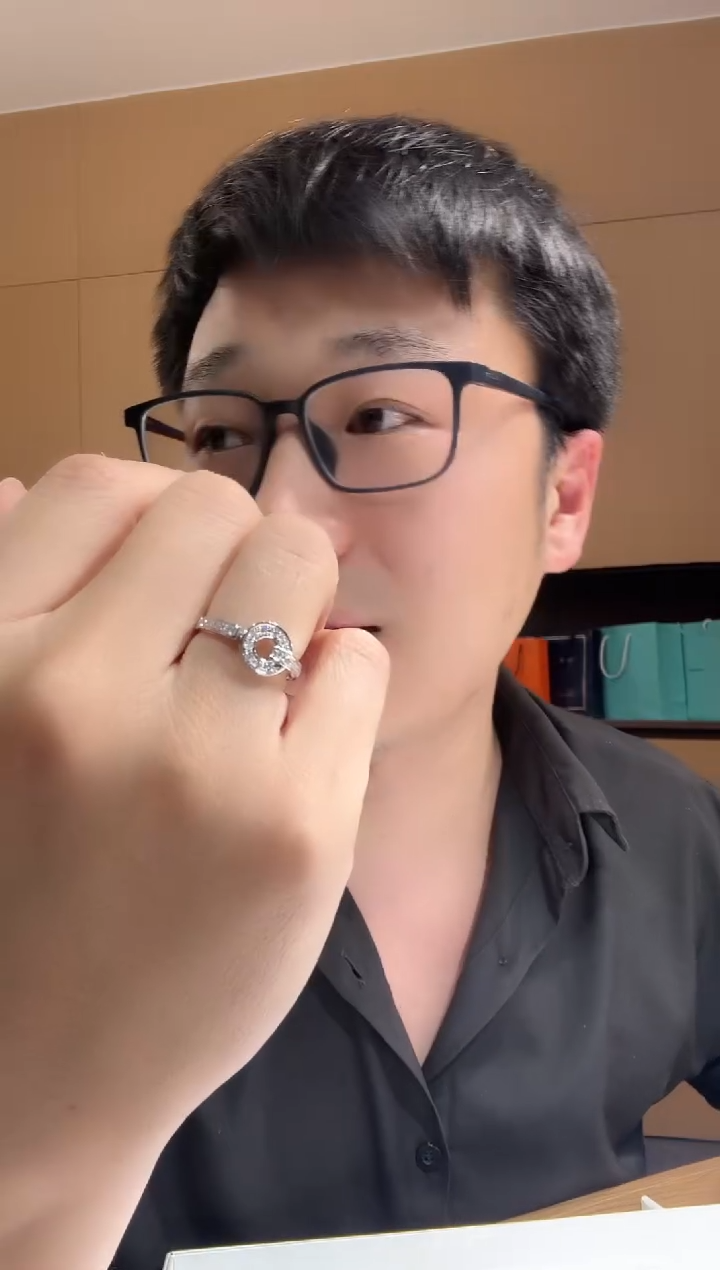 【闪购商品】钻石戒指18K金镶嵌宝家戒指