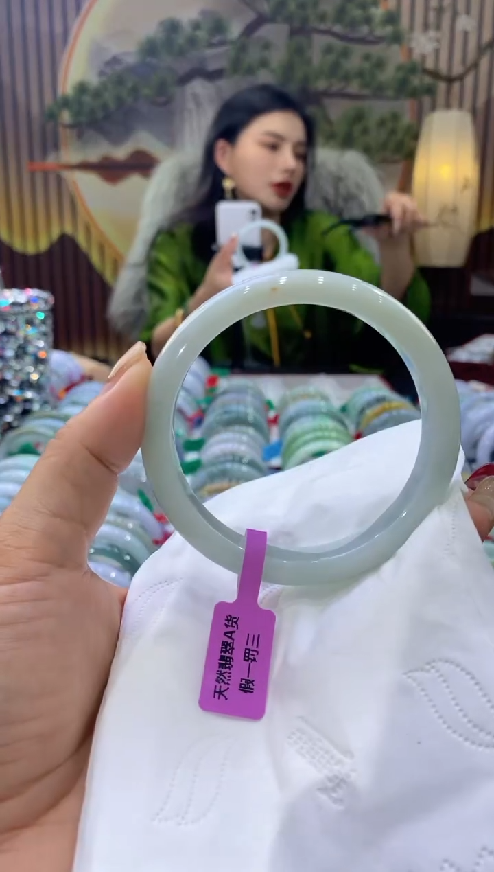 【闪购商品】翡翠手镯未镶嵌多人00643