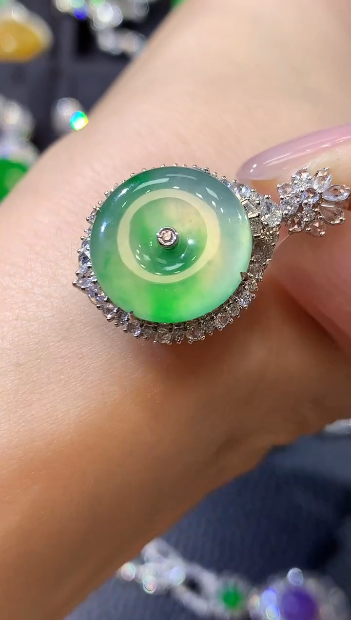 【闪购商品】翡翠吊坠(不含链)18K金镶嵌D55