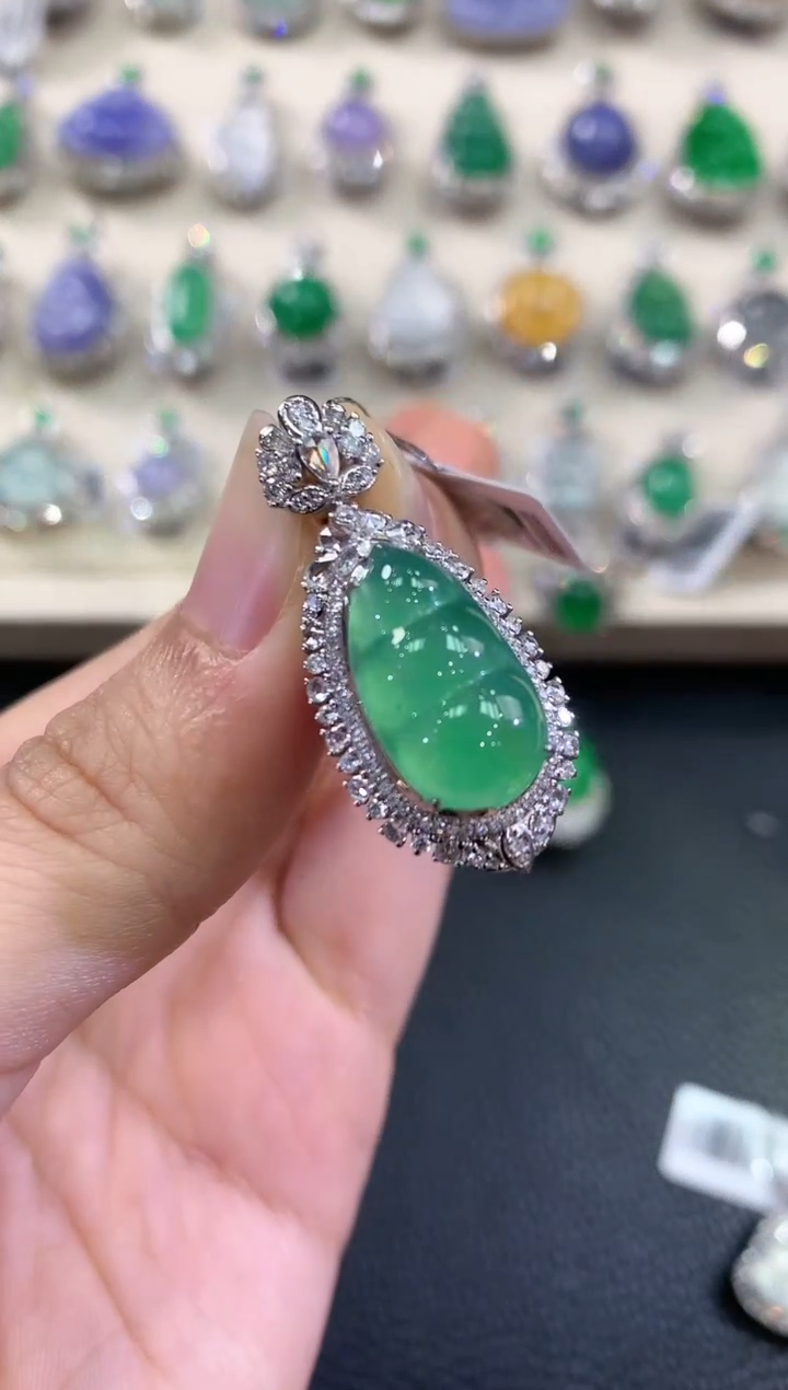 【闪购商品】翡翠吊坠(不含链)18K金镶嵌D27      