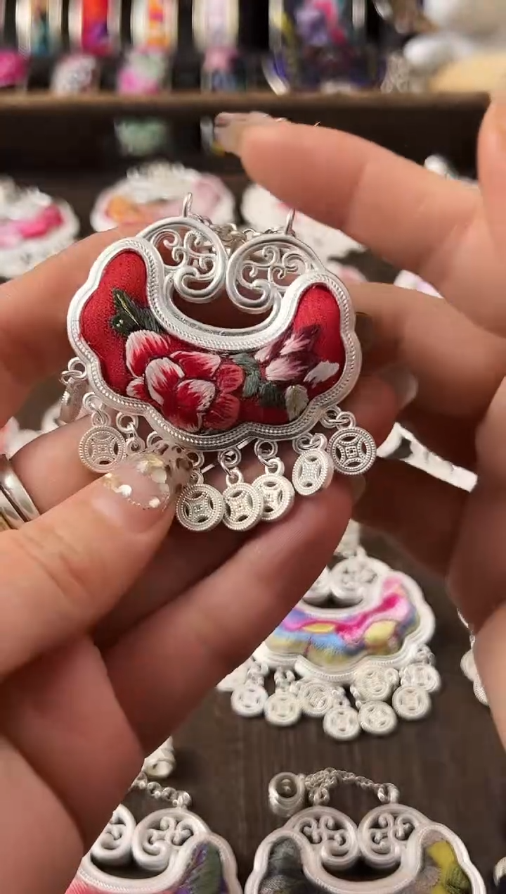 【闪购商品】织绣民族风老绣饰品143