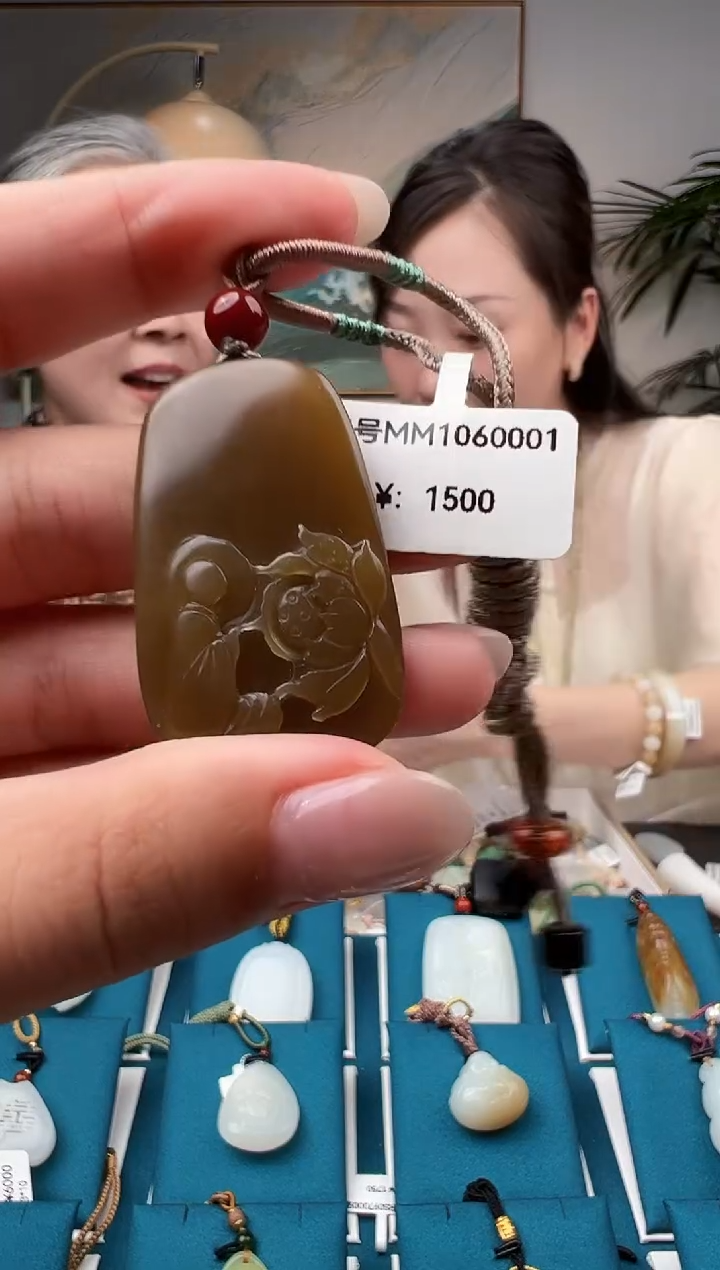颈饰未镶嵌和田玉吊坠 MM 
