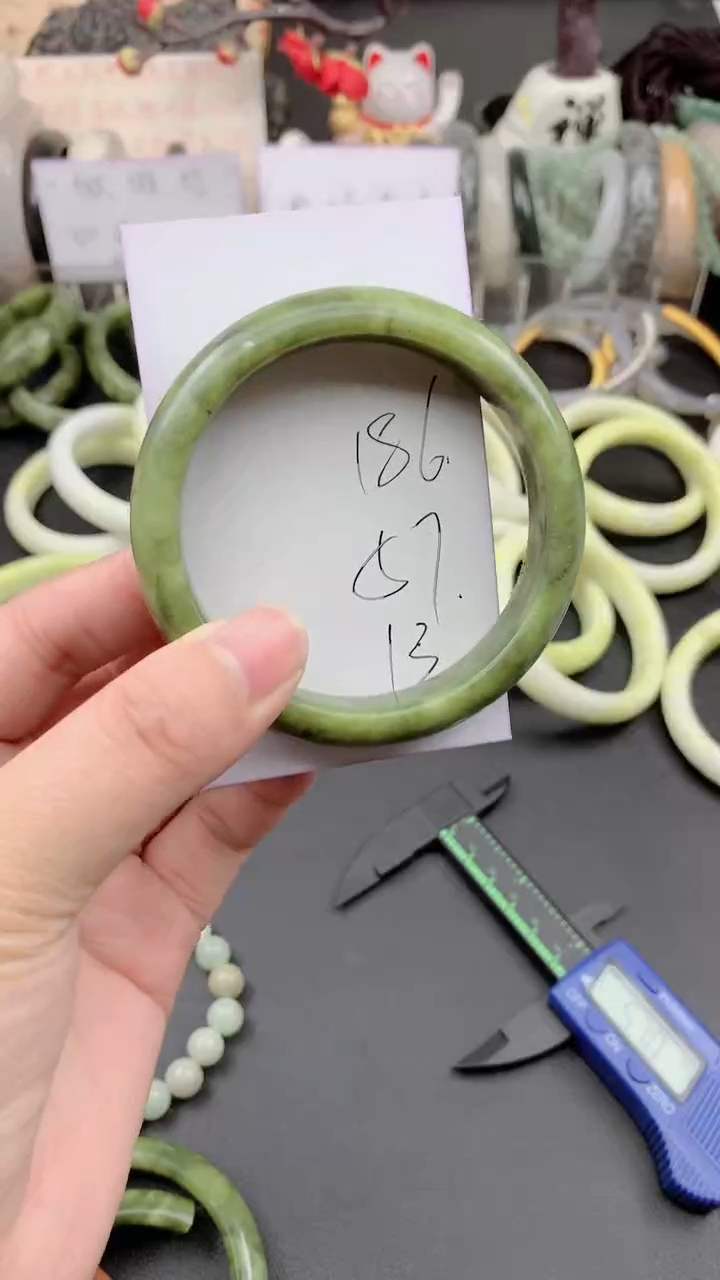未镶嵌手镯石英质玉186