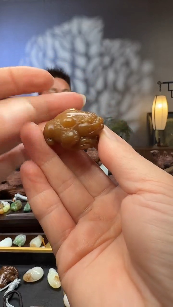 颈饰未镶嵌和田玉吊坠