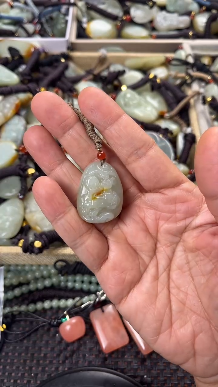 【闪购商品】和田玉颈饰未镶嵌多样性发货没有证书拍一发一有瑕