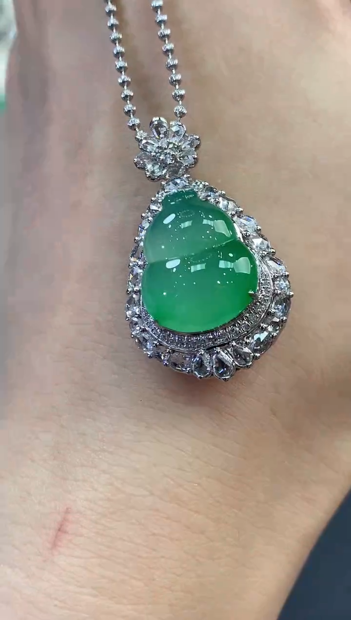 【闪购商品】翡翠吊坠(不含链)18K金镶嵌c115