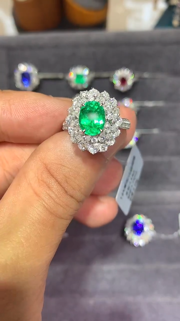18K金镶嵌戒指祖母绿1.53CT