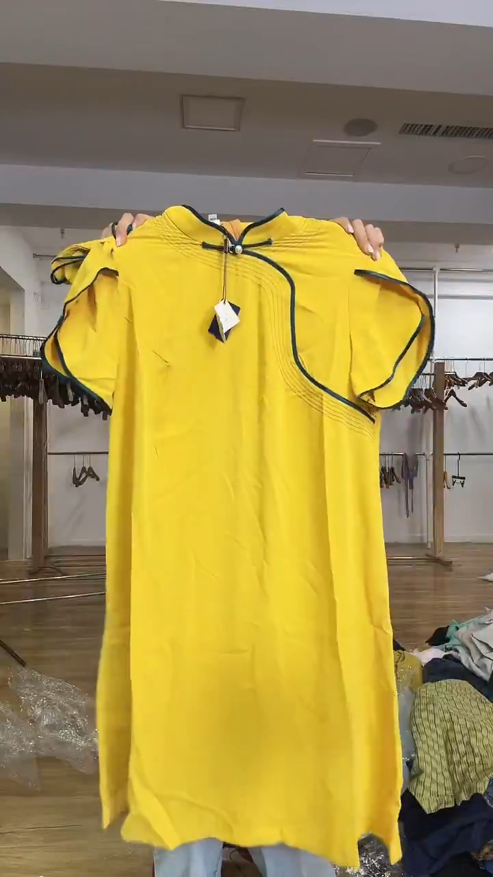 连衣裙       2XL码    125-135斤