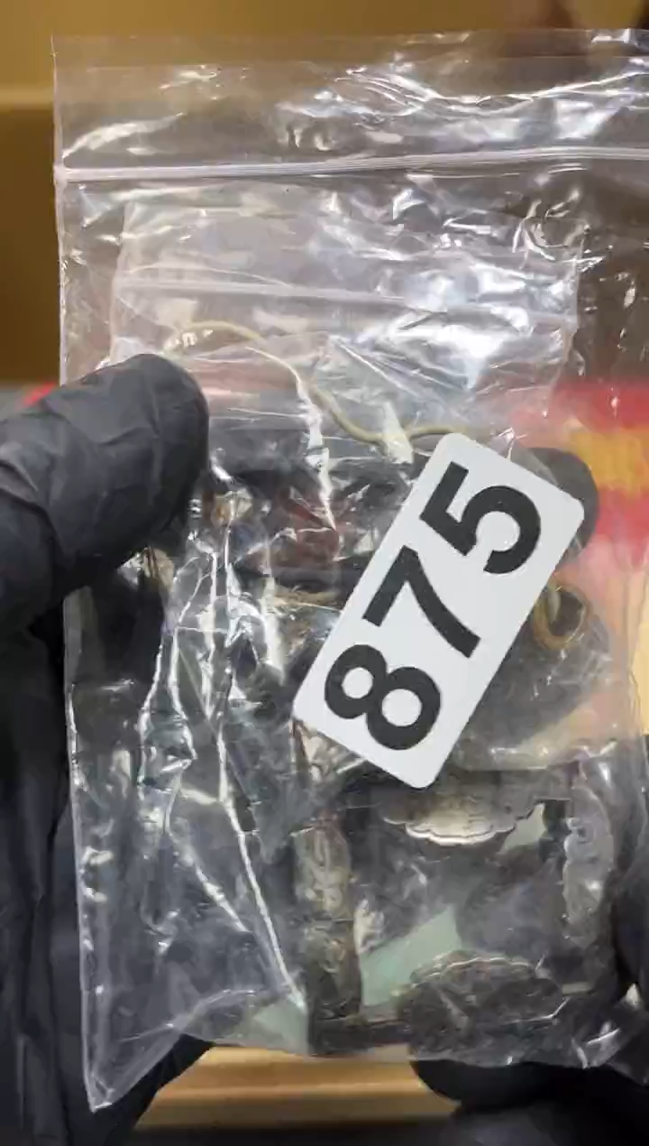 铁舒****山如图所示 鑫渡集古美术