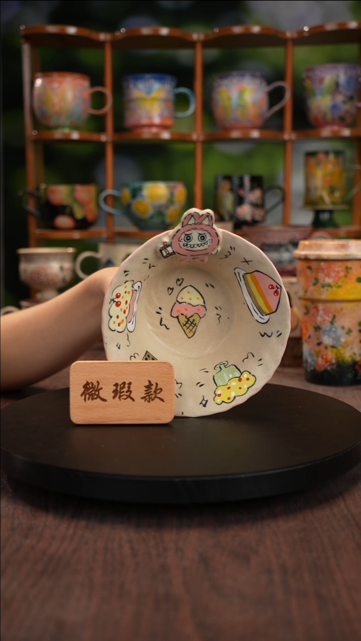 景德镇釉下手绘陶瓷拉布布碗