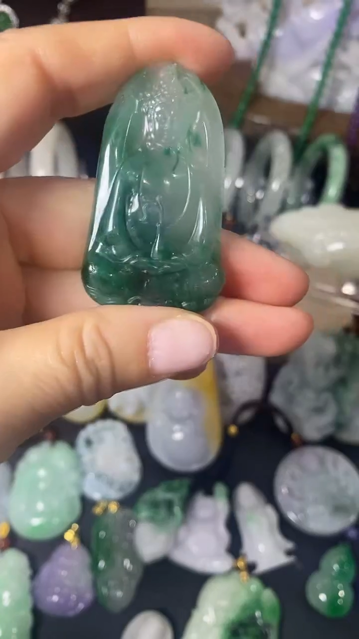 颈饰未镶嵌翡翠观音