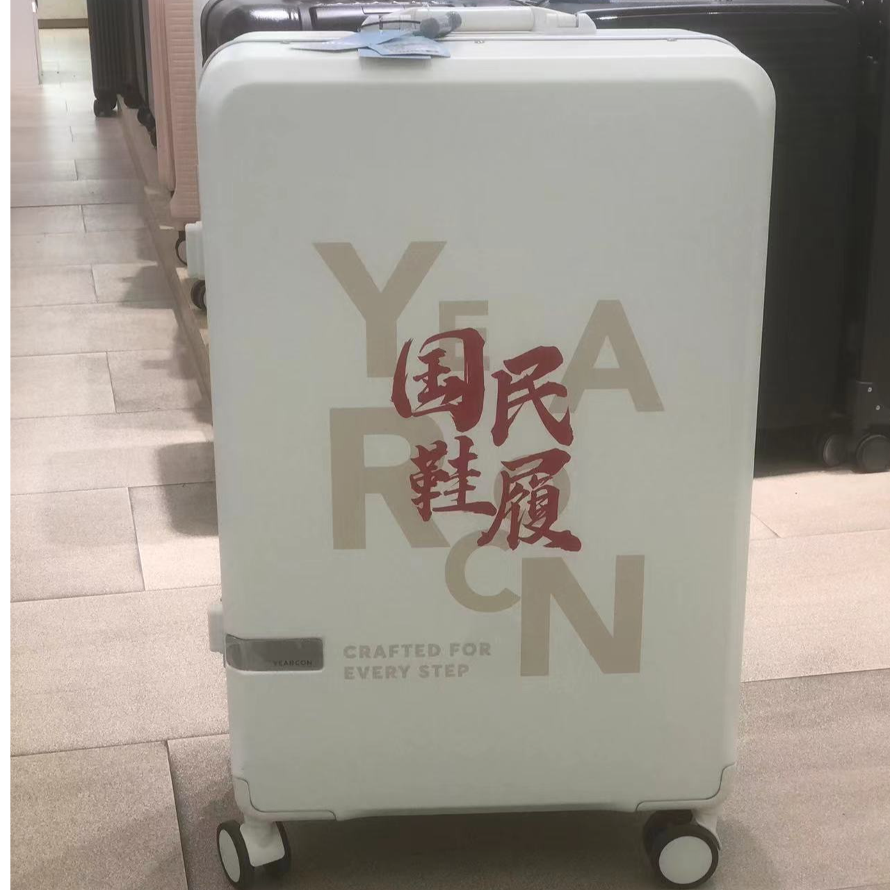 意尔康25年新款国民鞋履白色行李箱S3Y54011