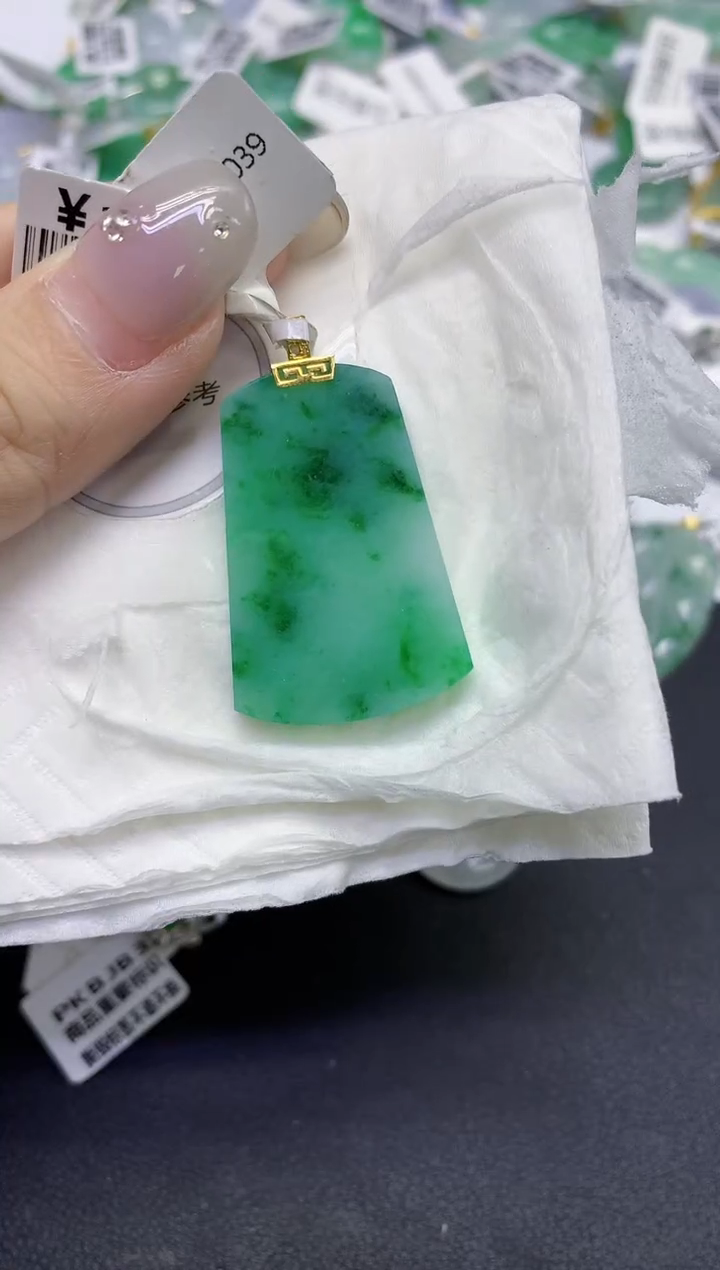 颈饰18K金镶嵌翡翠天然缅甸翡翠A货百元以上9元证书费自理