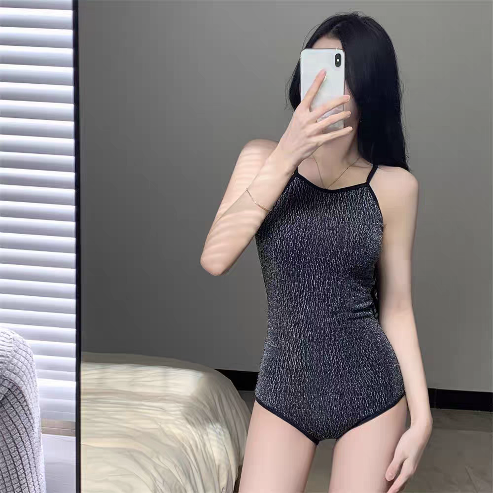 黑闪连体2025新款女竞速游泳馆专用低叉三角大包臀遮肚显瘦美背