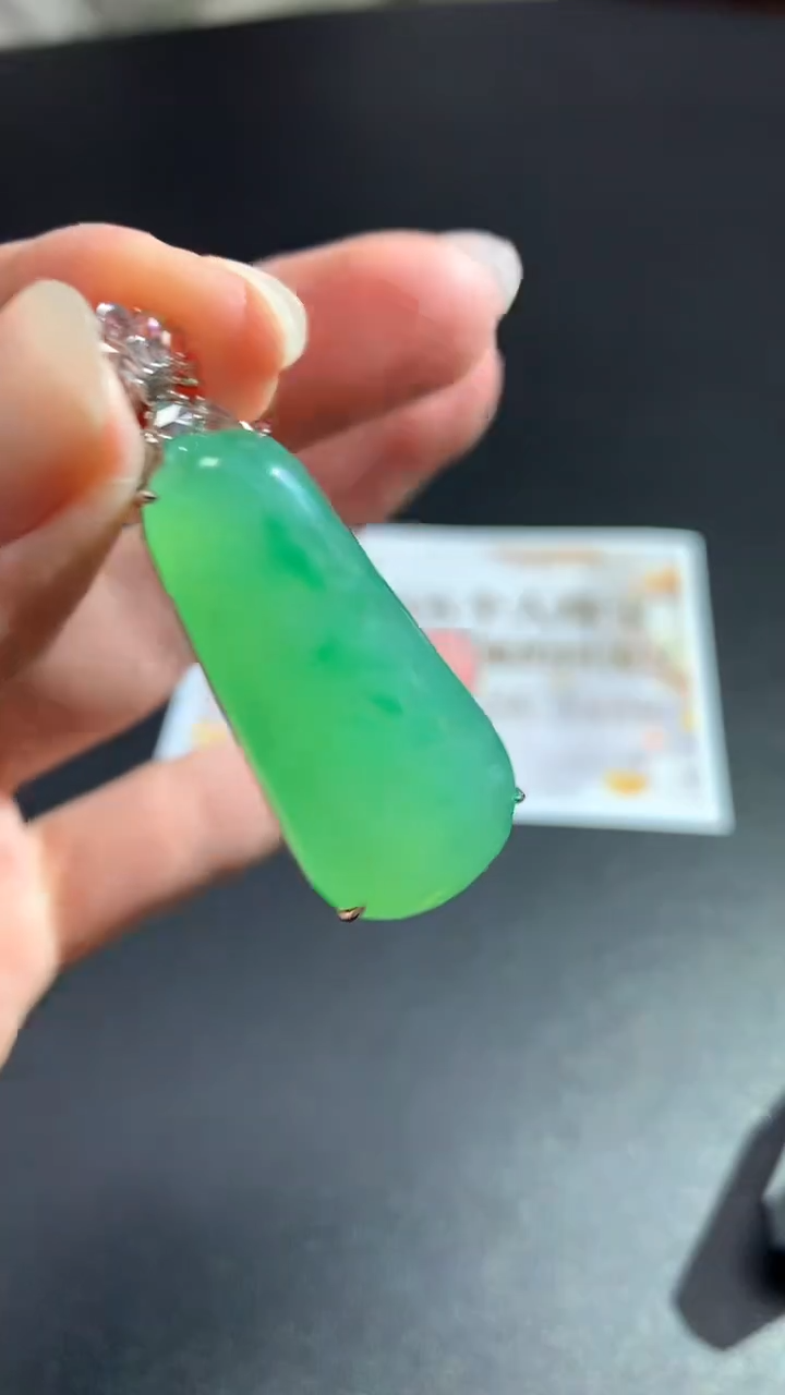 【闪购商品】翡翠吊坠(不含链)18K金镶嵌瓜不退不换|19800+0