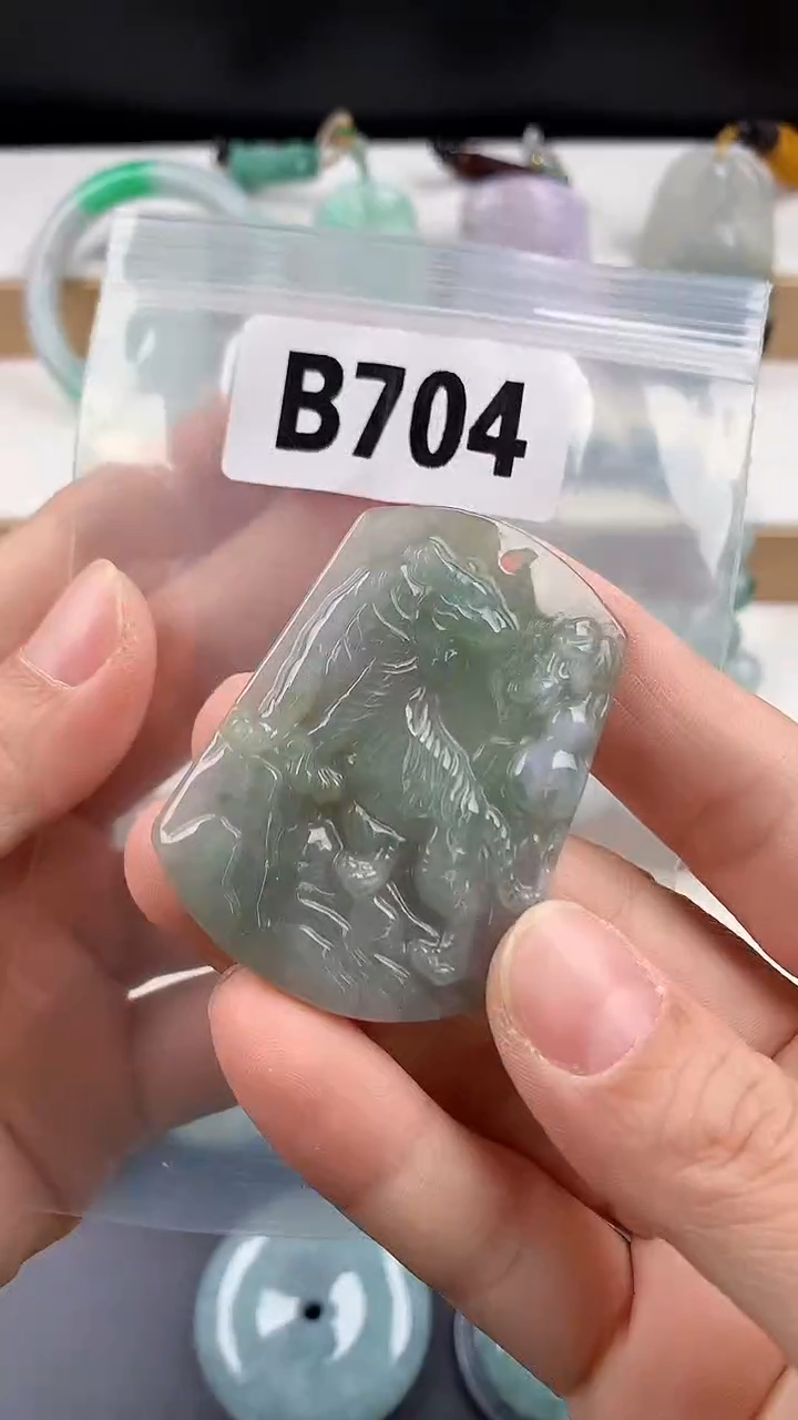 颈饰未镶嵌翡翠天然翡翠吊坠挂件