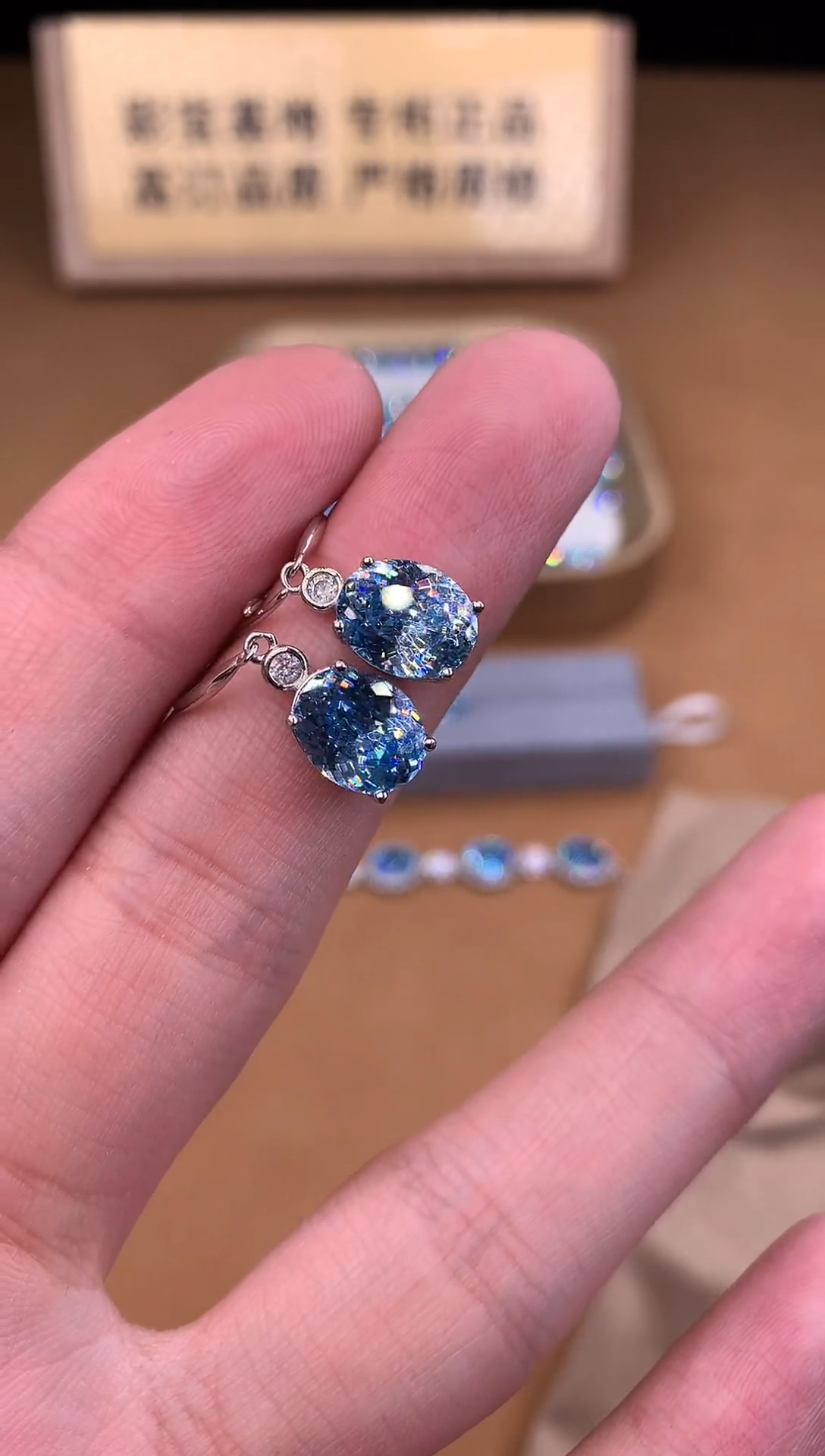 银S925镶嵌耳坠海蓝宝石2222