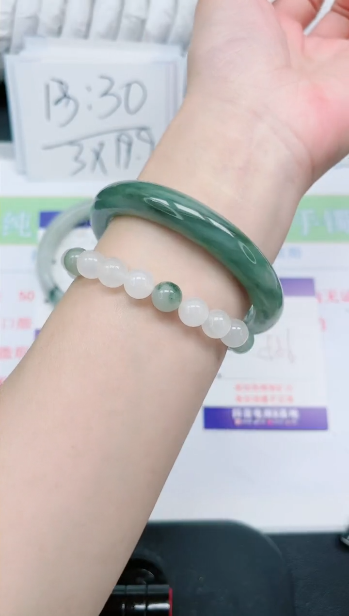 【闪购商品】石英质玉手镯未镶嵌330