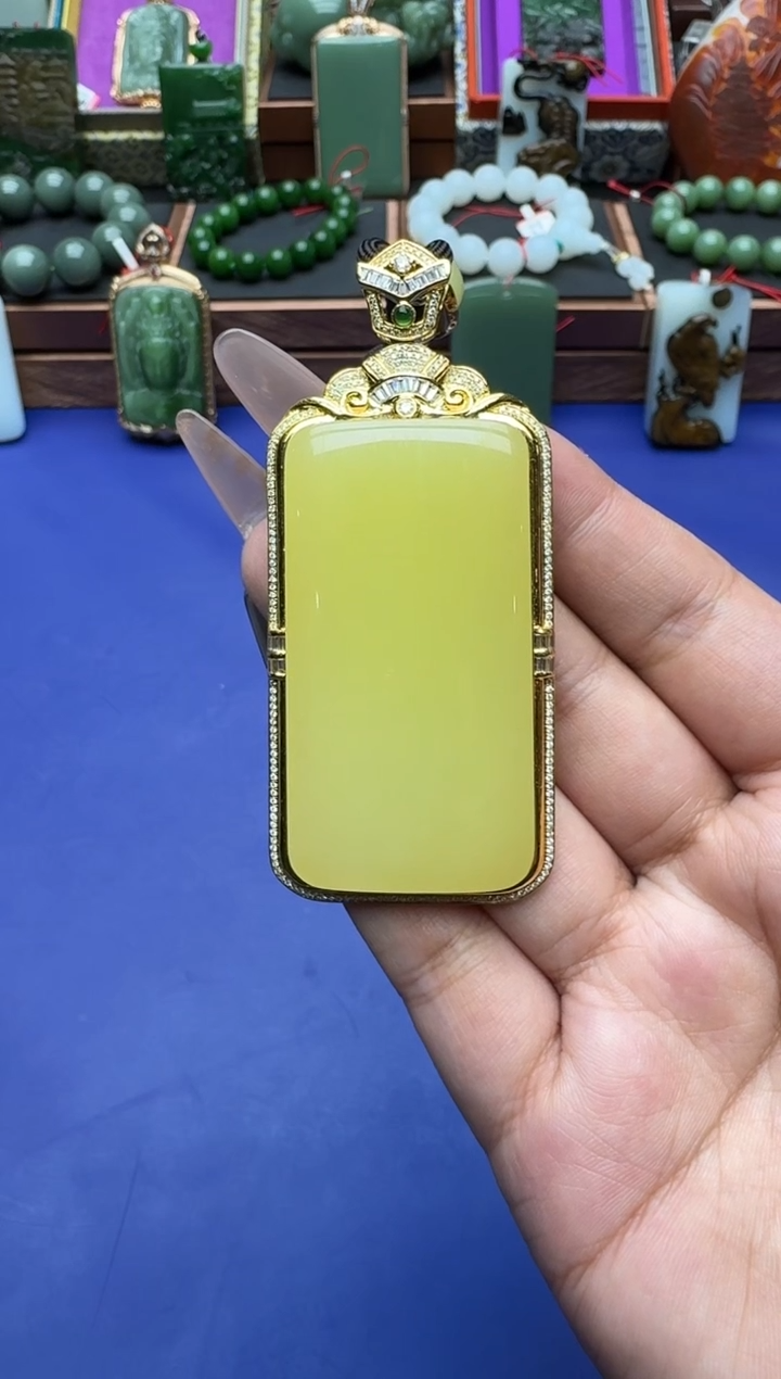 和田玉18K金镶嵌吊坠hk