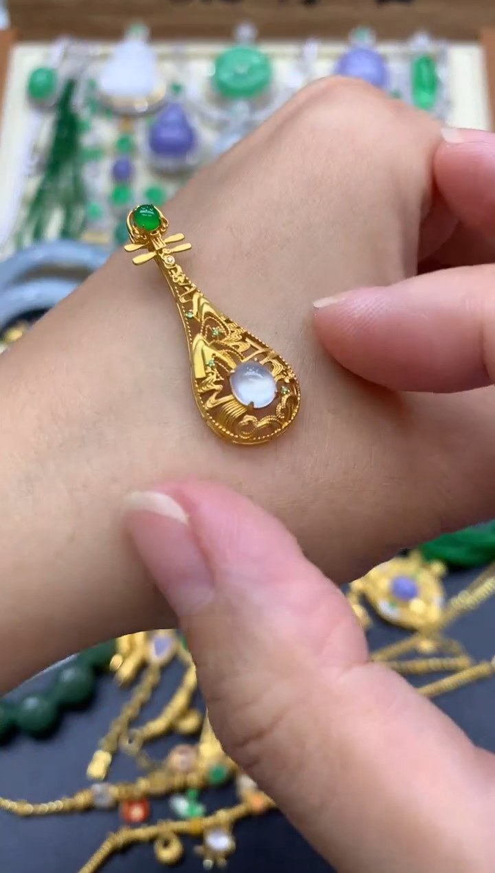 翡翠18K金镶嵌颈饰367-中国好珍宝