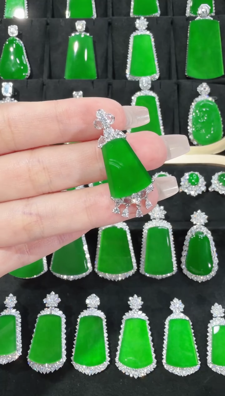 颈饰18K金镶嵌翡翠无事牌天然A货翡翠72h鉴赏期