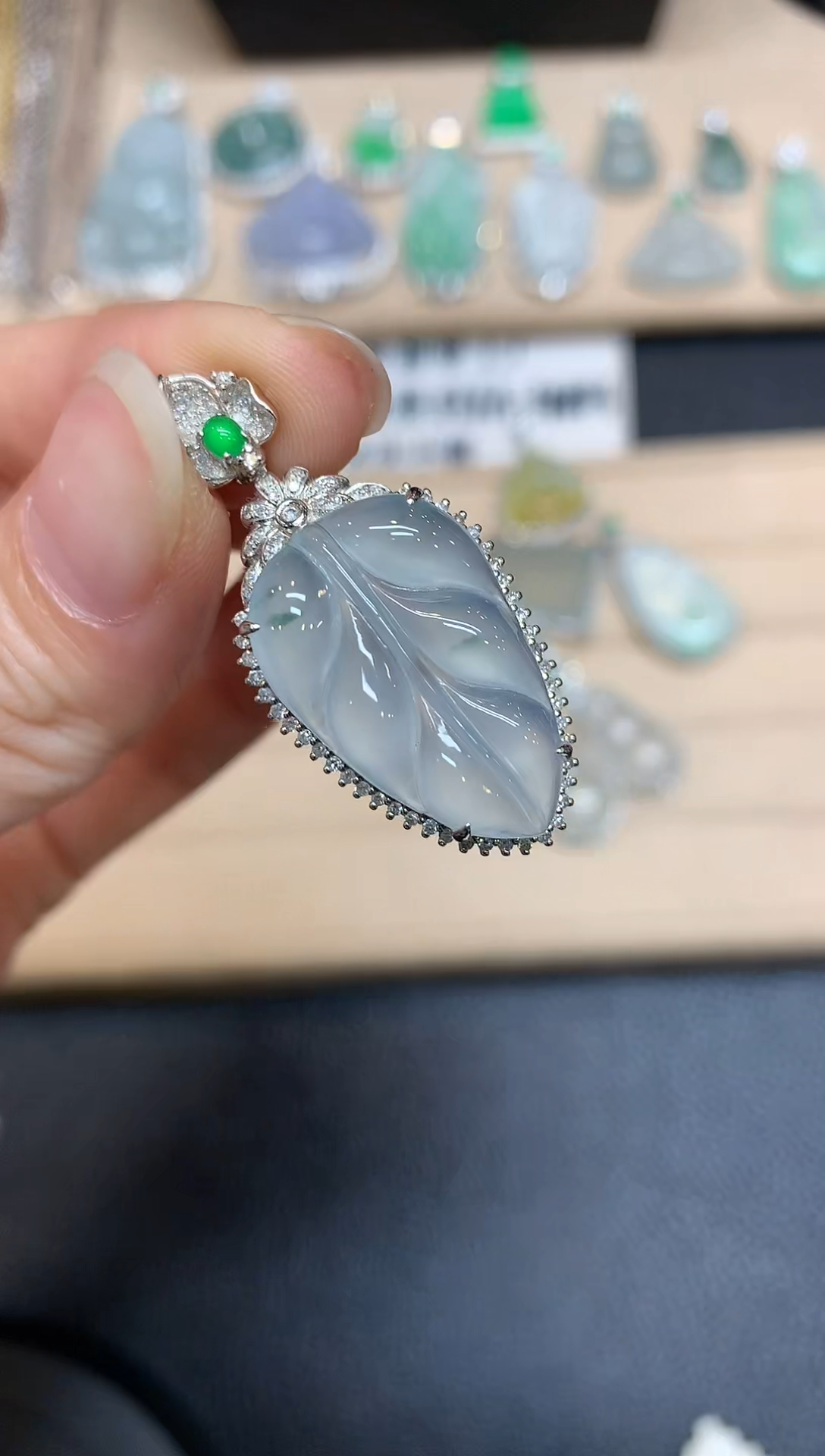 【闪购商品】翡翠颈饰18K金镶嵌树叶【无服务费