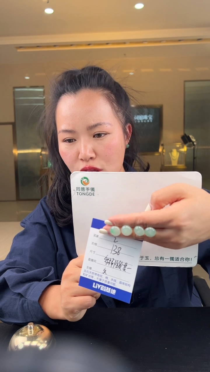 【闪购商品】石英质玉耳钉未镶嵌（W）