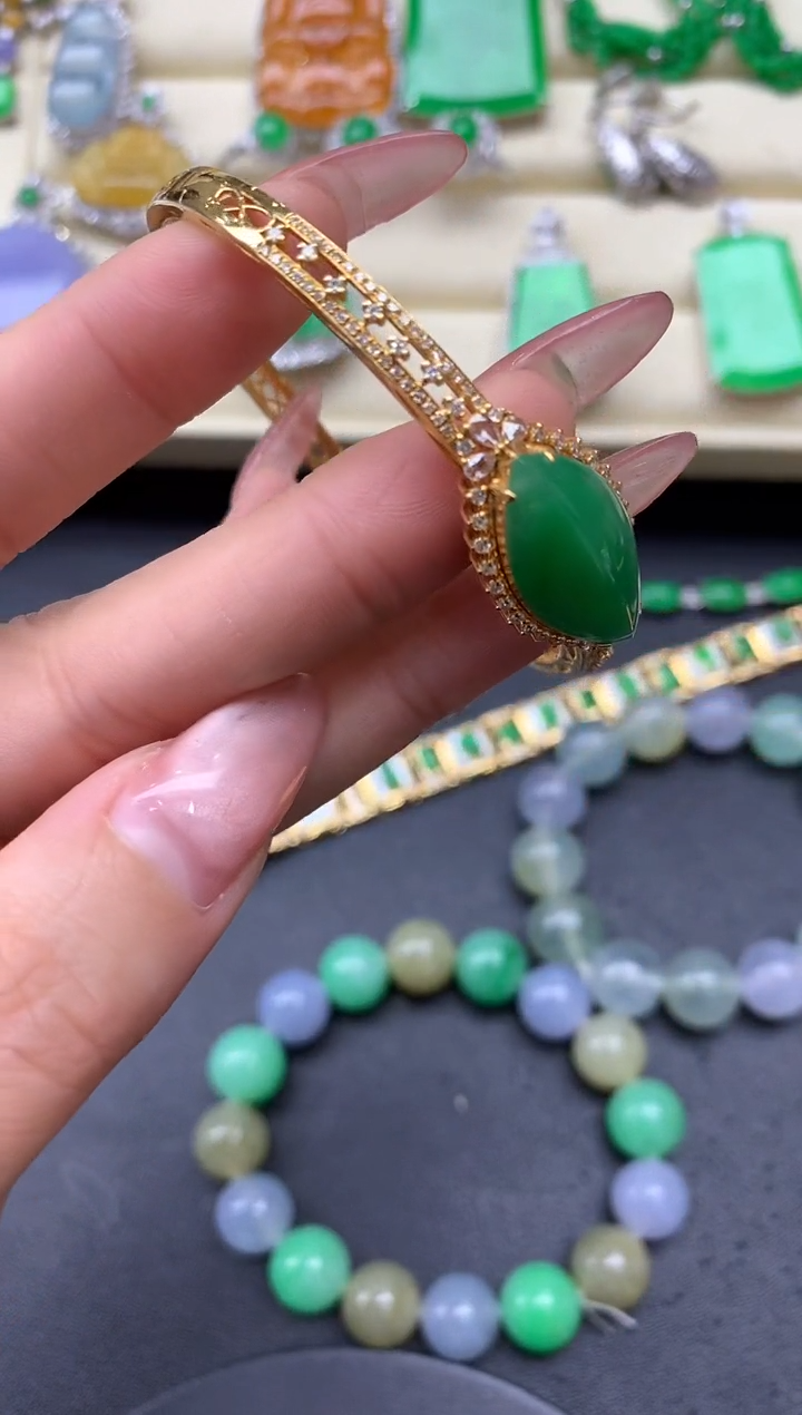 【闪购商品】翡翠手镯18K金镶嵌531中国好珍宝