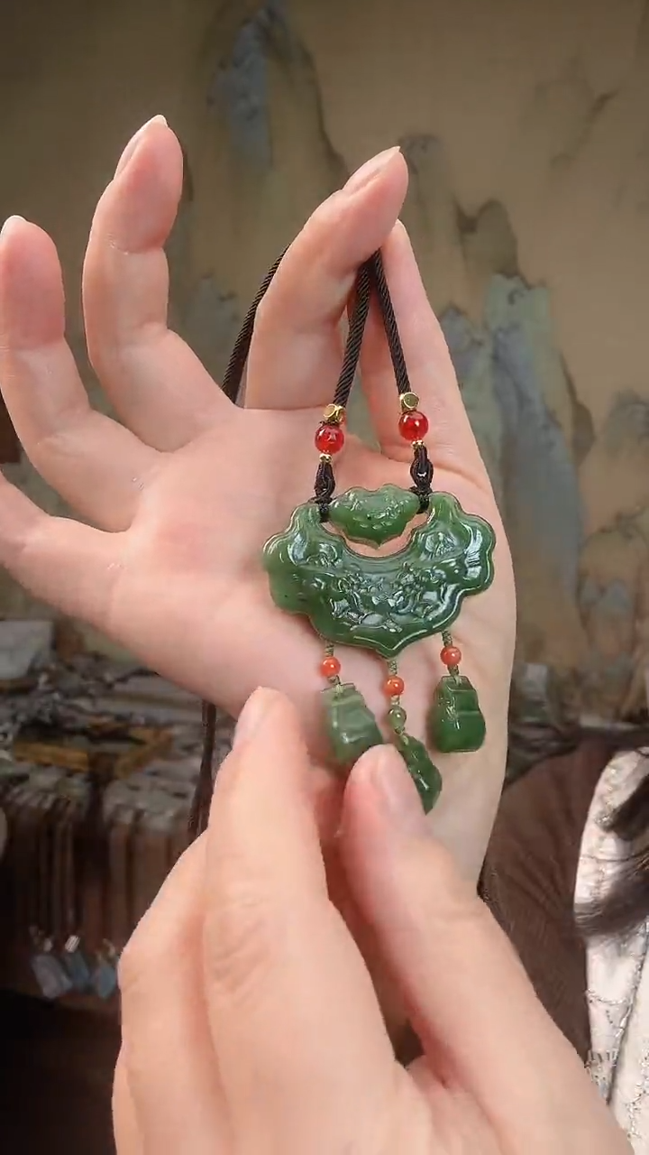 颈饰未镶嵌和田玉.