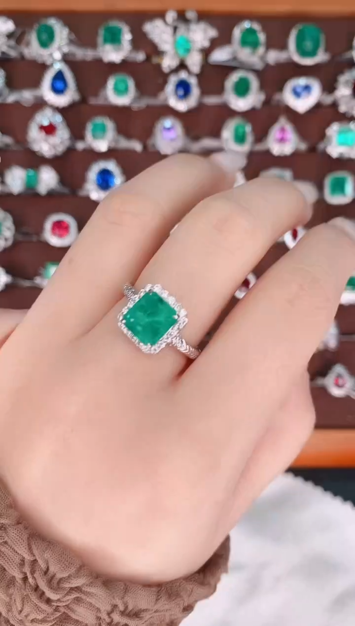 【闪购商品】祖母绿18K金戒指18K金镶嵌2.62克拉