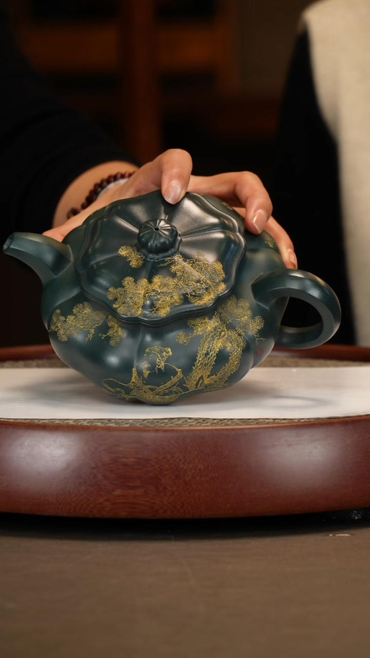 【闪购商品】紫砂茶壶【桑黎兵】古绿泥葵仿古  550CC