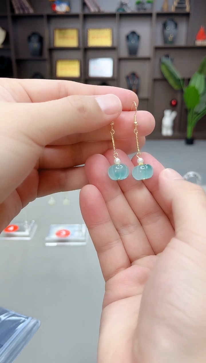 未镶嵌石英质玉（天山翠）耳饰226000