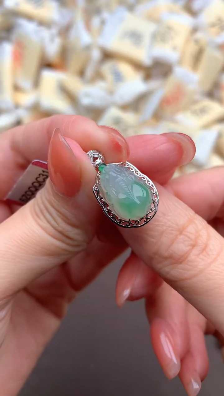 【闪购商品】翡翠挂件18K金镶嵌一