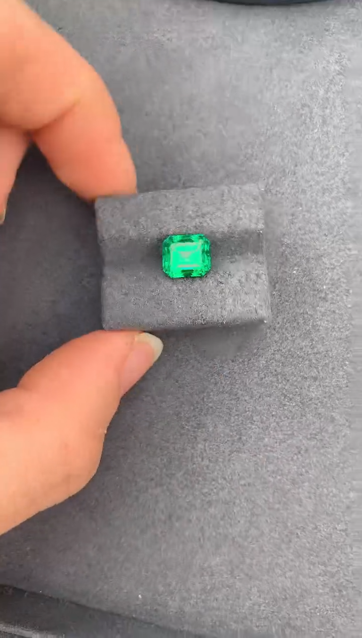 【闪购商品】祖母绿裸石未镶嵌2.5ct祖母绿