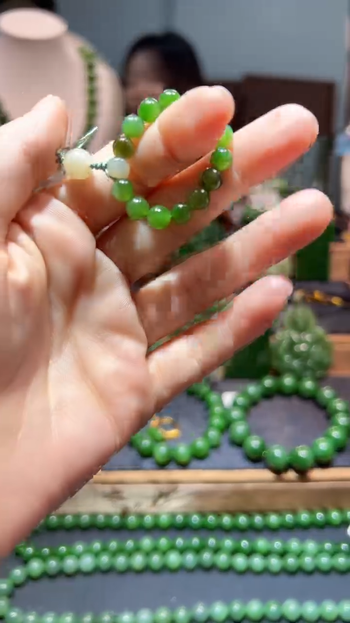 和田玉（碧玉）未镶嵌颈饰1