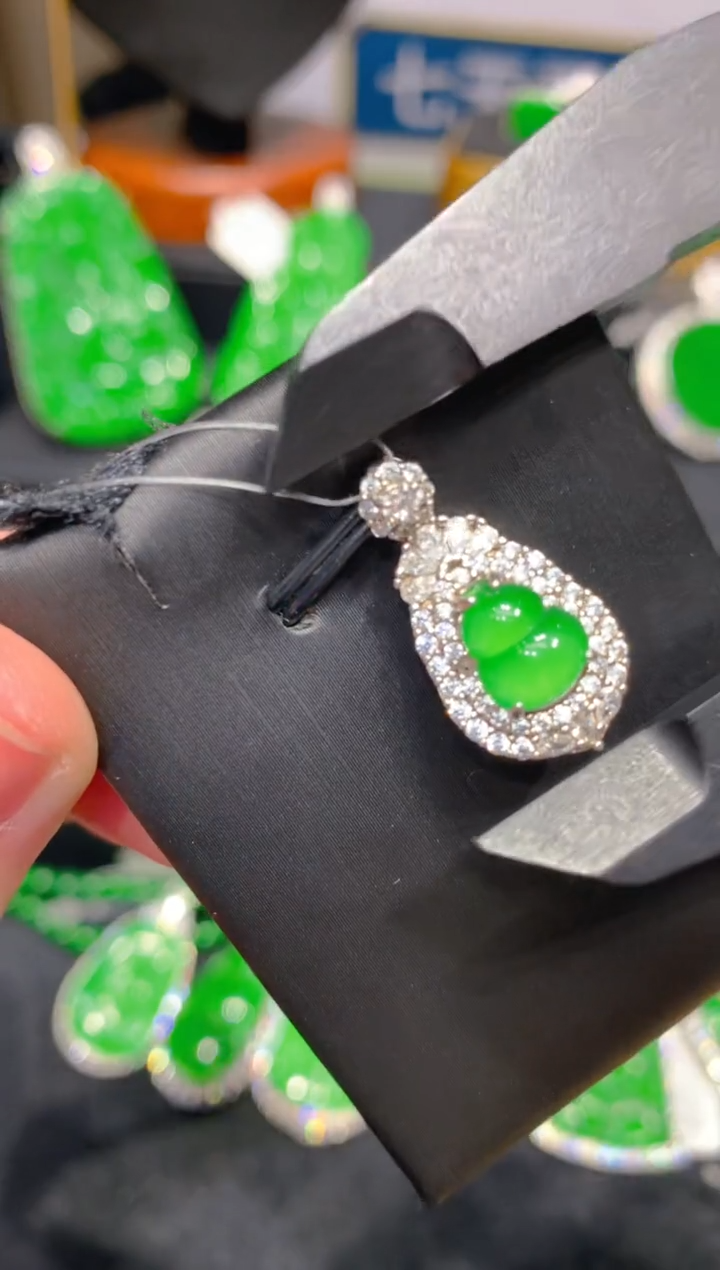 【闪购商品】翡翠颈饰未镶嵌8一季