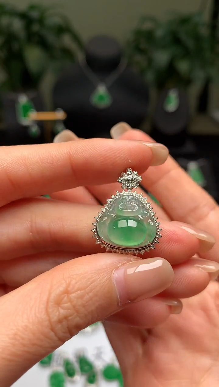 颈饰18K金镶嵌翡翠佛公