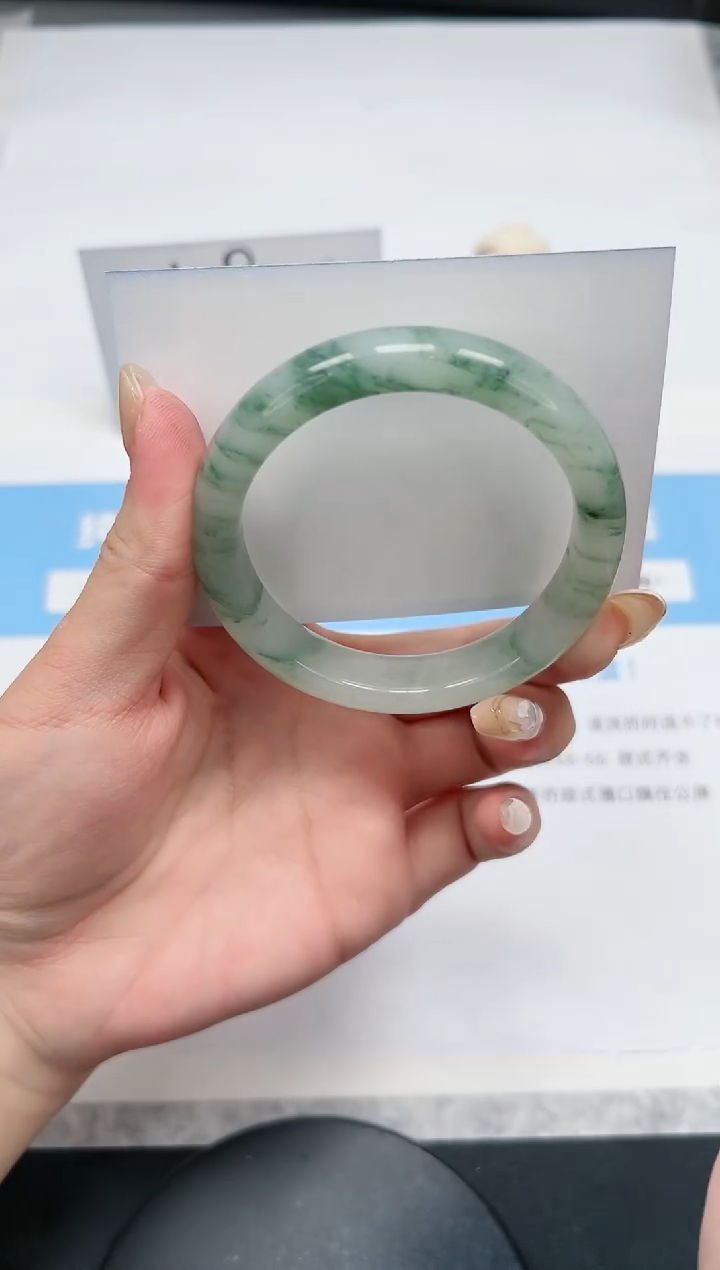 【闪购商品】石英质玉手镯未镶嵌111/55飘花