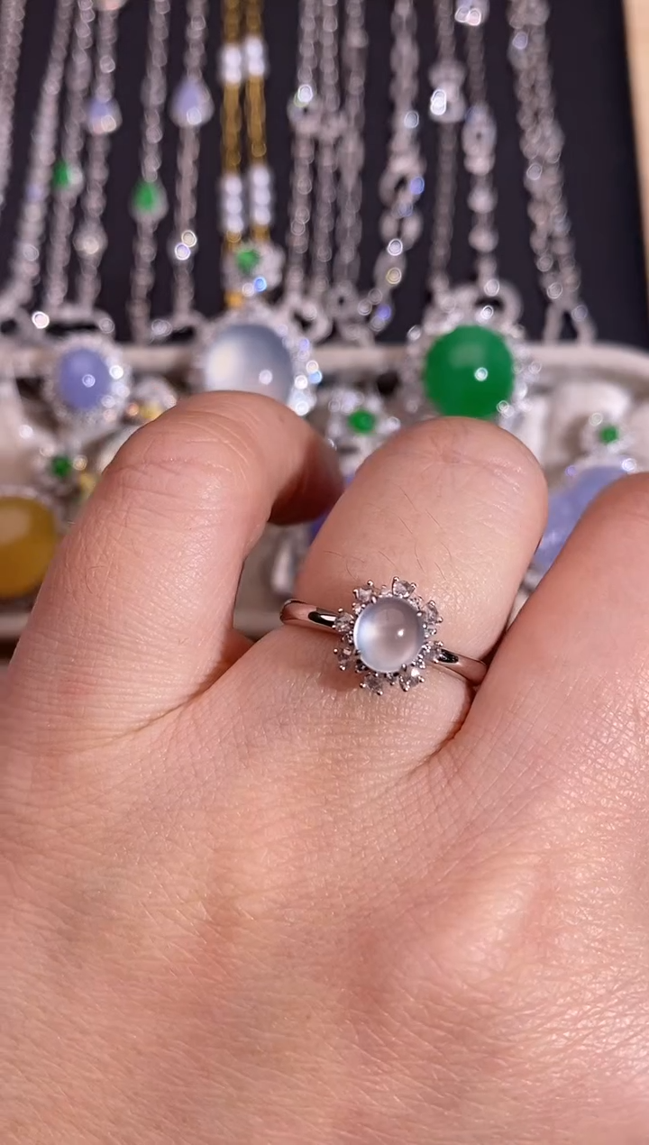 18K金镶嵌戒指翡翠戒指