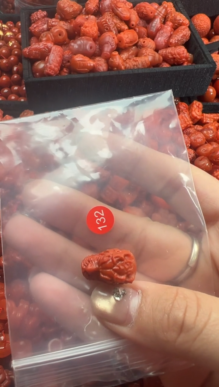 南红玛瑙未镶嵌颈饰1