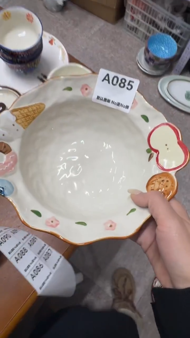 摆件陶P****_默认微瑕！完美主义者慎拍！满20发货