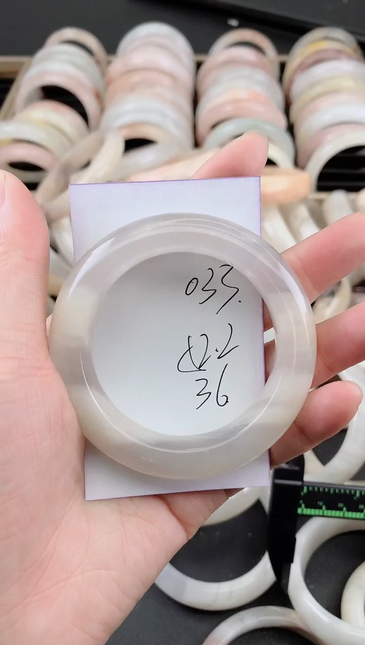 未镶嵌手镯石英质玉033