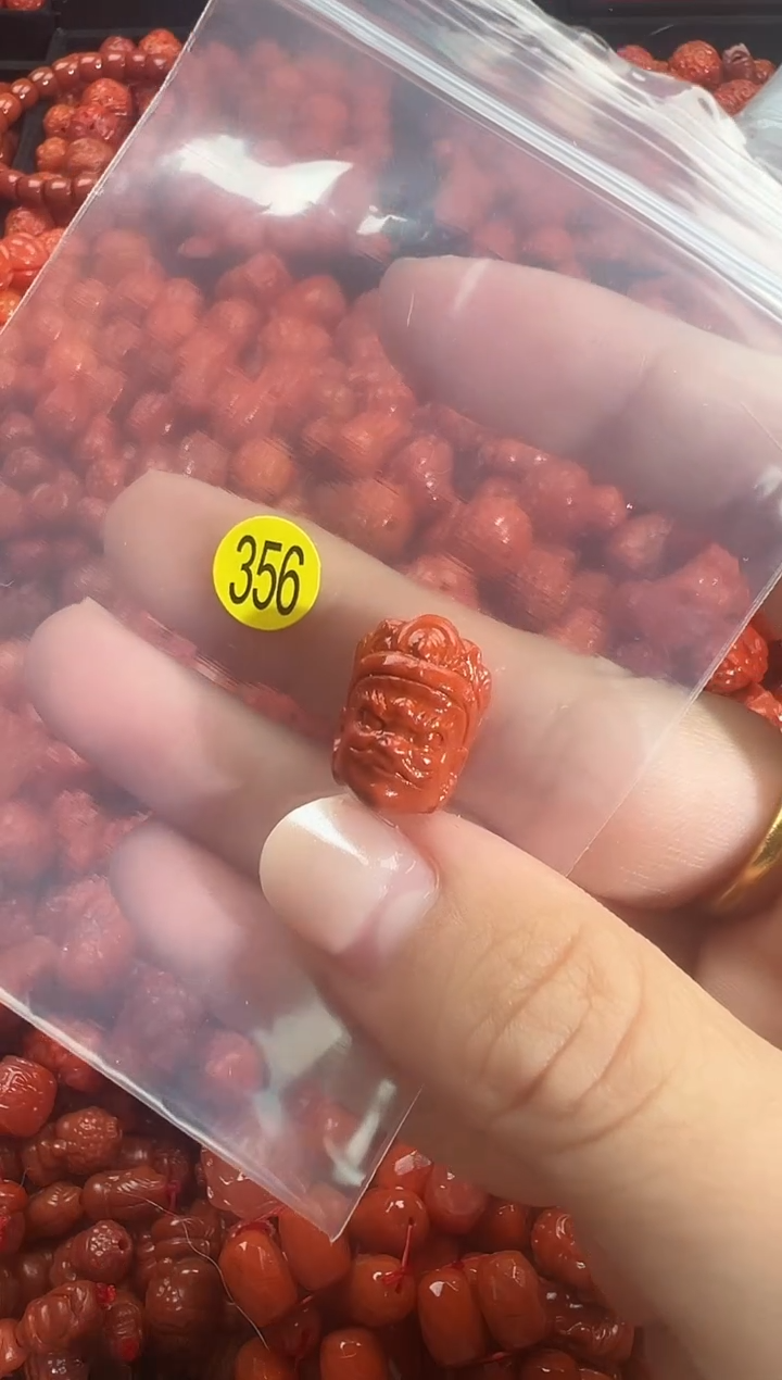 颈饰未镶嵌南红玛瑙1