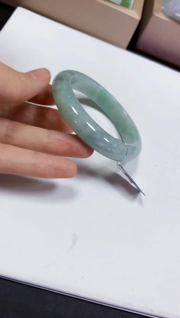 【闪购商品】翡翠颈饰未镶嵌57手镯