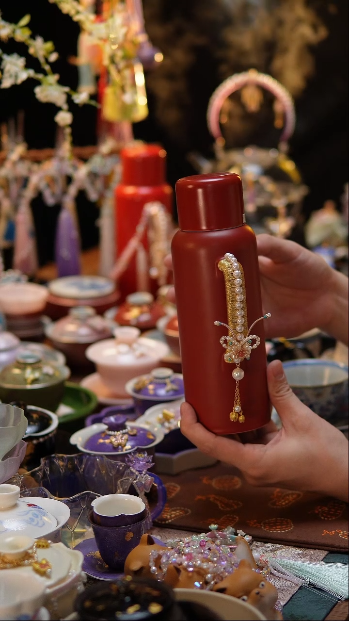 【闪购商品】红色编织陶瓷闷泡壶